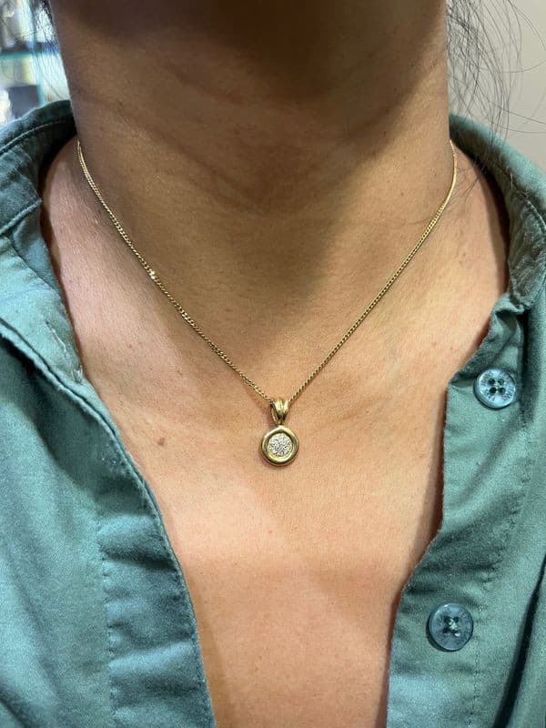 PENDENTIF DIAMANTS MODERNE — vue 2