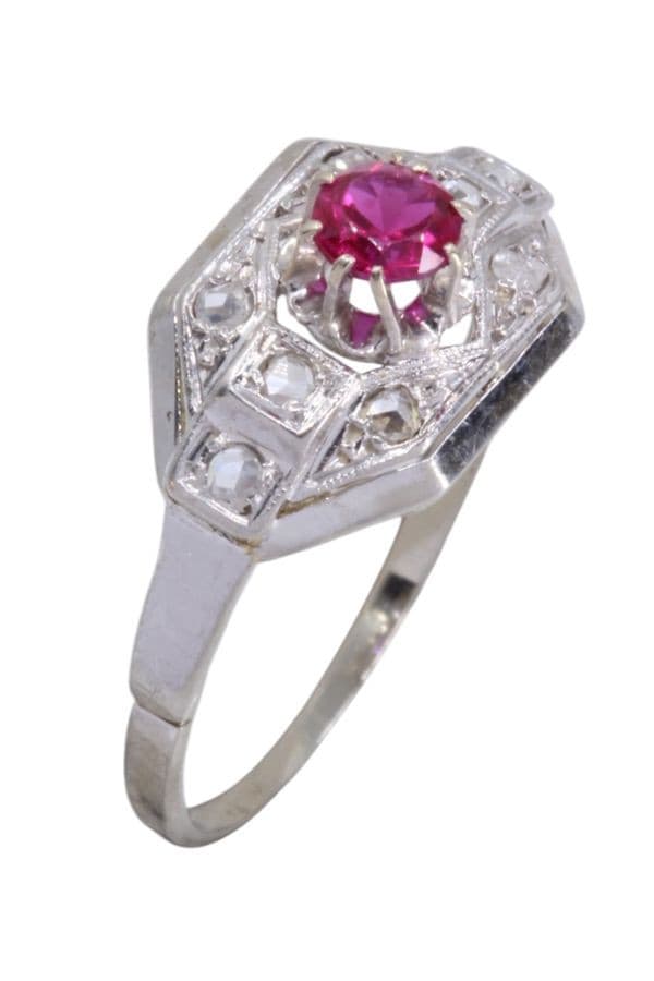 BAGUE ART-DÉCO RUBIS ET DIAMANTS — vue 3