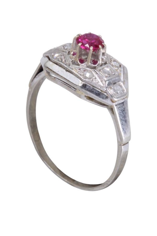 BAGUE ART-DÉCO RUBIS ET DIAMANTS — vue 4