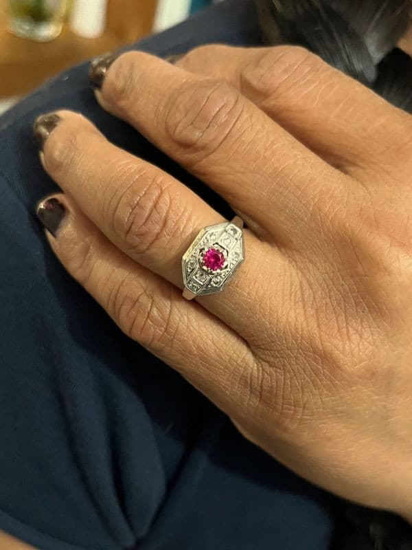 BAGUE ART-DÉCO RUBIS ET DIAMANTS — vue 2