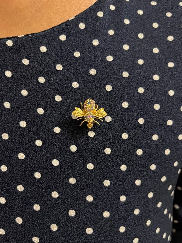 BROCHE MOUCHE SAPHIRS DE COULEUR — vue 2
