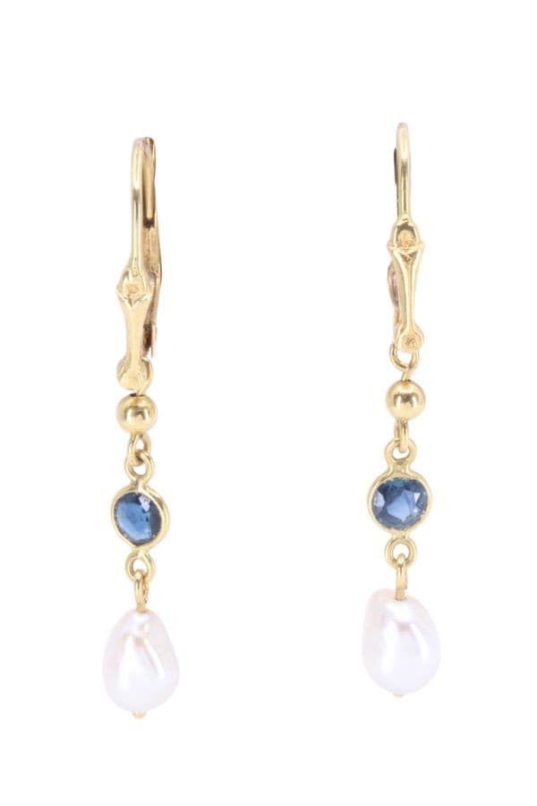 BOUCLES D'OREILLES PENDANTES PERLES ET SAPHIRS — vue 1