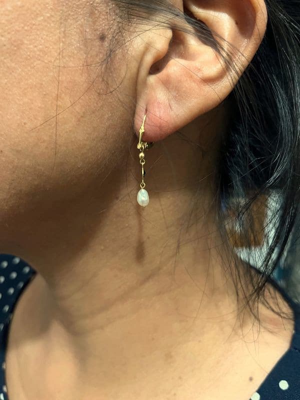 BOUCLES D'OREILLES PENDANTES PERLES ET SAPHIRS — vue 2