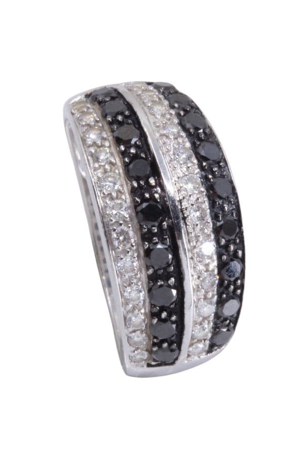 BAGUE MODERNE DIAMANTS NOIRS ET BLANCS — vue 5
