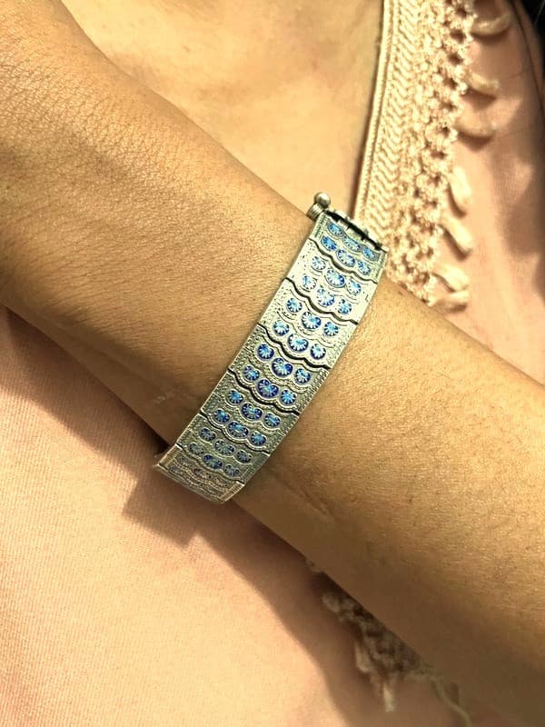 BRACELET ANCIEN ÉMAILLÉ — vue 2