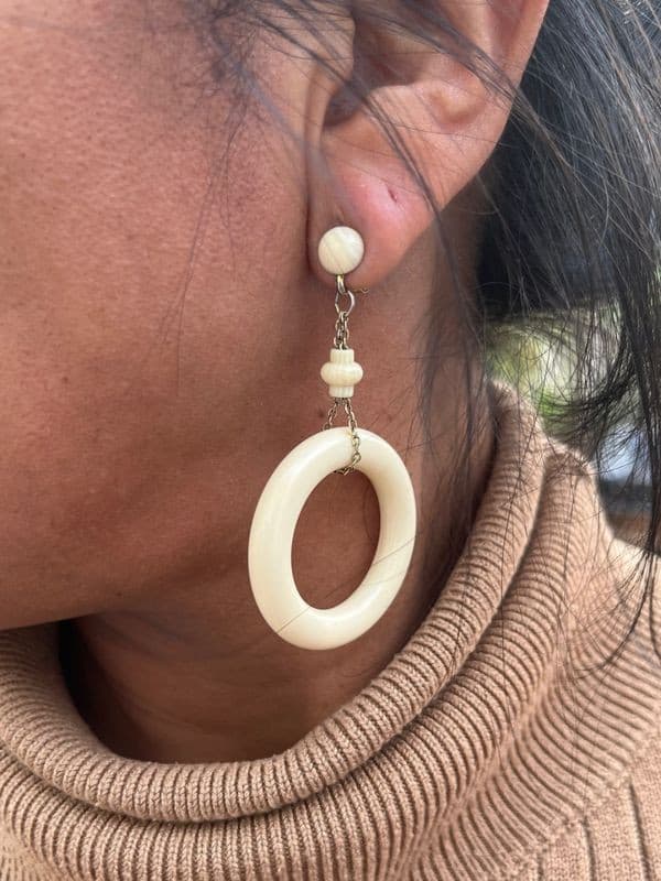 BOUCLES D'OREILLES ANCIENNES IVOIRE — vue 2