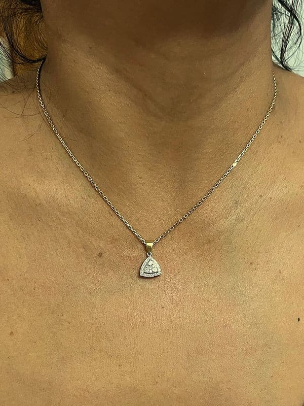 PENDENTIF TRIANGLE DIAMANTS — vue 2