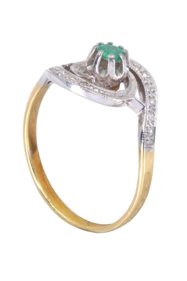 BAGUE TOURBILLON ÉMERAUDE ET DIAMANTS — vue 4