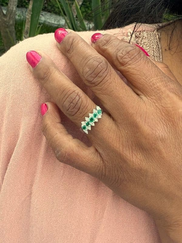 BAGUE ÉMERAUDE ET DIAMANTS — vue 2