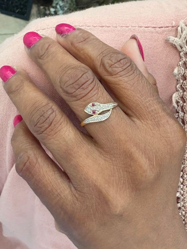 BAGUE SERPENT RUBIS ET DIAMANTS — vue 2