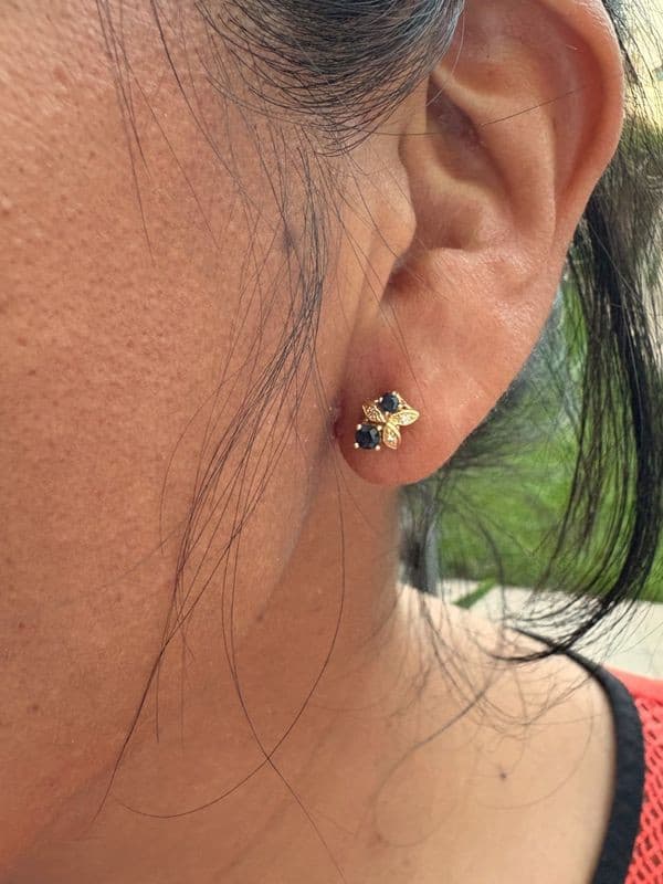 BOUCLES D'OREILLES SAPHIRS ET DIAMANTS — vue 2