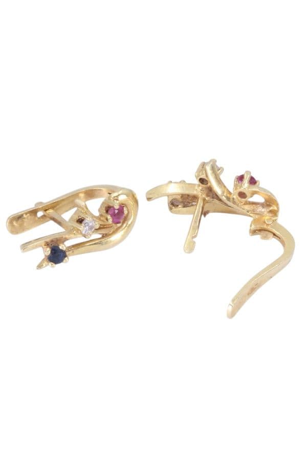 BOUCLES D'OREILLES SAPHIRS, RUBIS ET DIAMANTS — vue 3