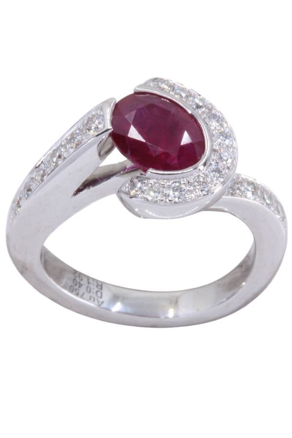 BAGUE MODERNE RUBIS ET DIAMANTS — vue 1