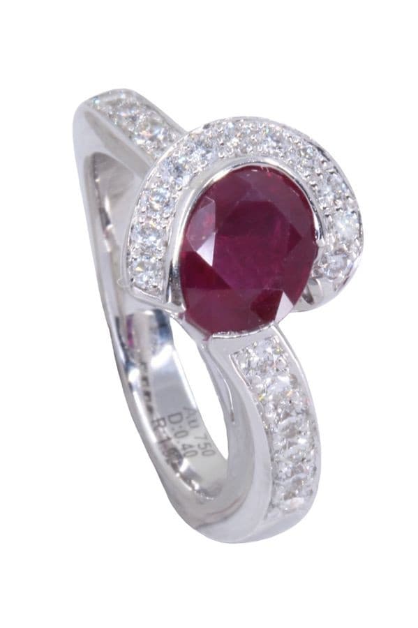 BAGUE MODERNE RUBIS ET DIAMANTS — vue 5