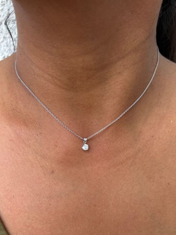 COLLIER DIAMANT SOLITAIRE 0.30 CARAT — vue 2