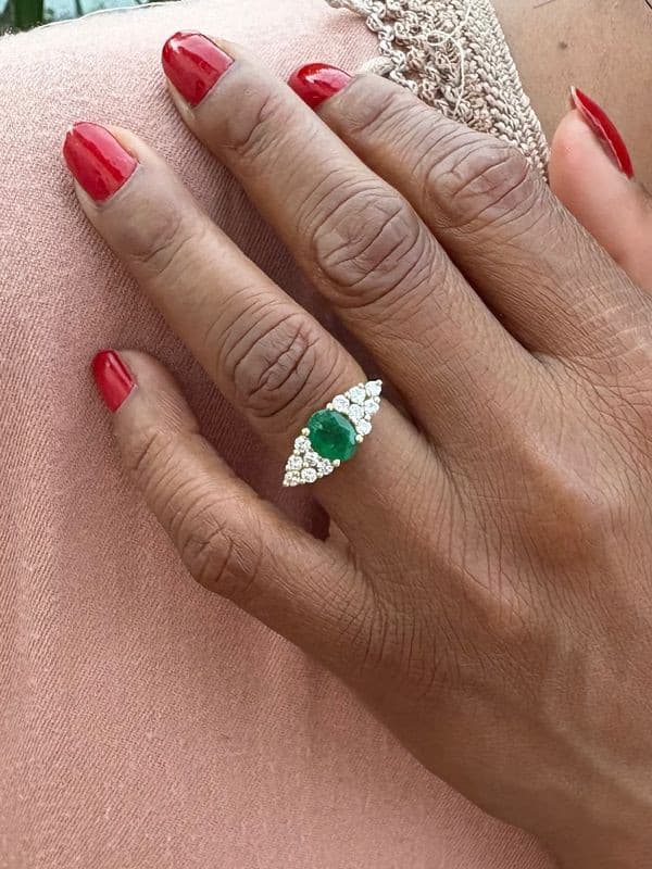 BAGUE ÉMERAUDE ET DIAMANTS — vue 2