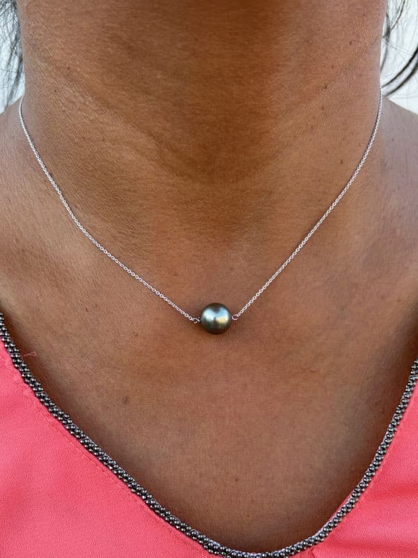 COLLIER PERLE GRISE — vue 2