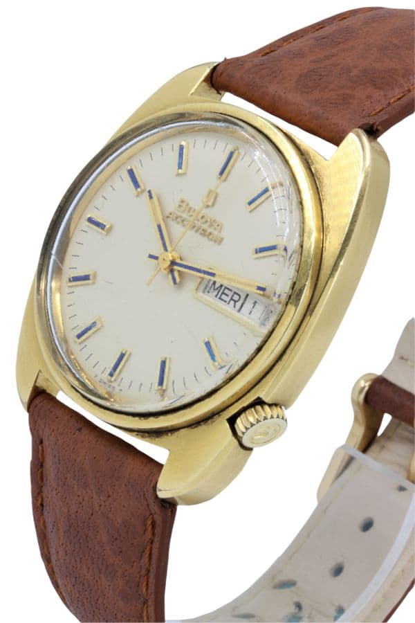BULOVA ACCUTRON DAY-DATE — vue 4