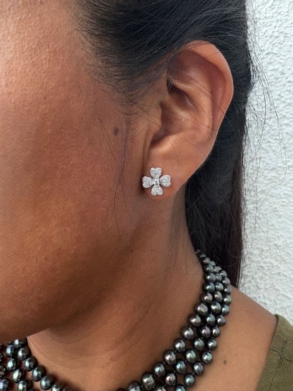 BOUCLES D'OREILLES TRÉFLE DIAMANTS — vue 2