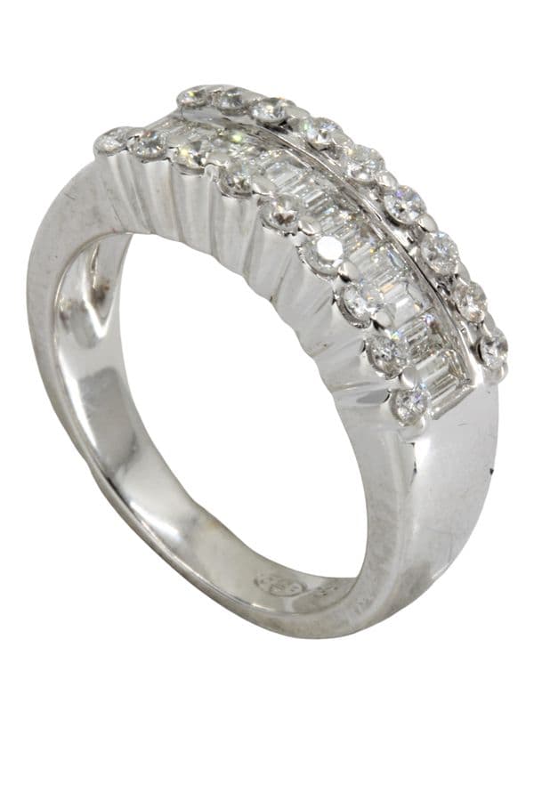 BAGUE MODERNE PAVAGE DIAMANTS — vue 4