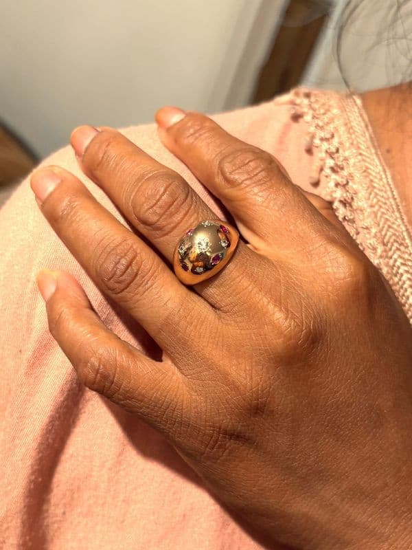BAGUE BOULE RUBIS ET DIAMANTS — vue 2