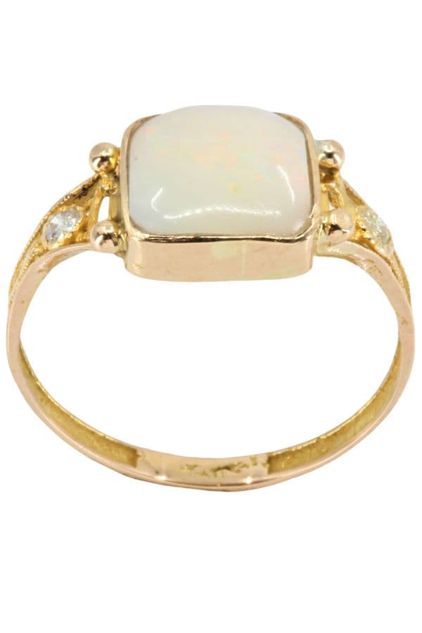 BAGUE ANCIENNE OPALE ET DIAMANTS — vue 1