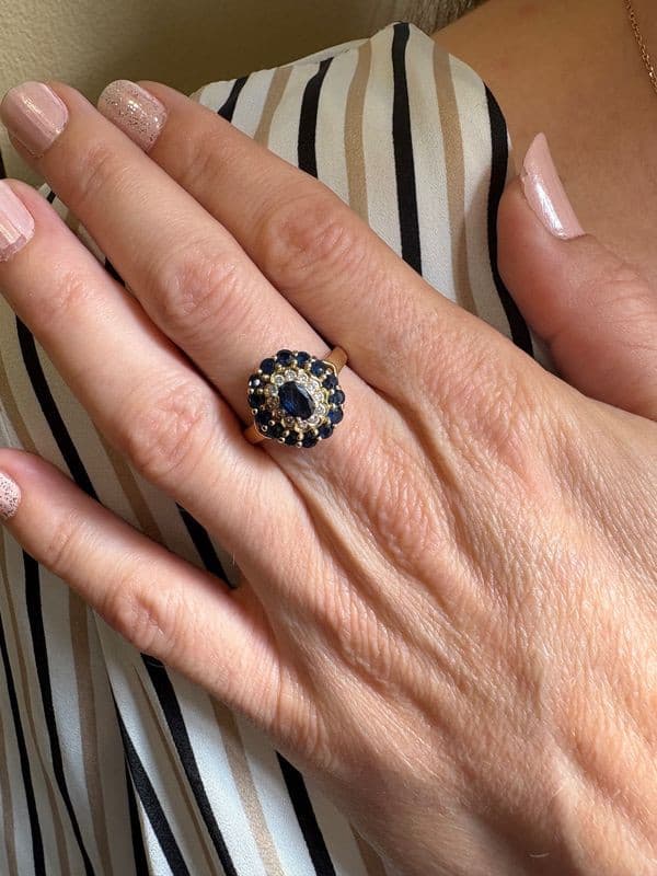BAGUE MARGUERITE SAPHIRS ET DIAMANTS — vue 2
