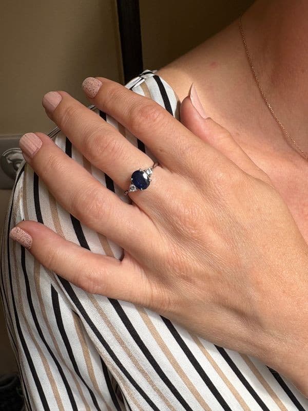 BAGUE SAPHIR ET DIAMANTS — vue 2