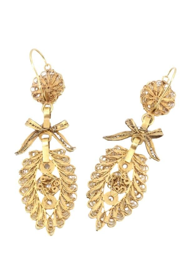 BOUCLES D'OREILLES PENDANTES ANCIENNES — vue 3