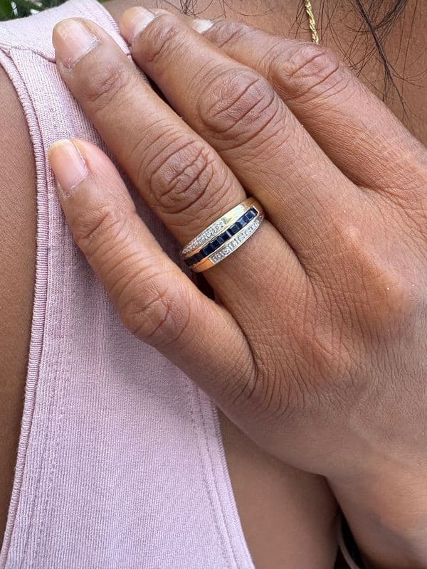 BAGUE MODERNE SAPHIRS ET DIAMANTS — vue 2