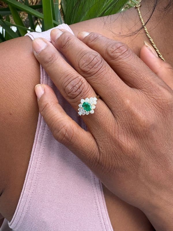 BAGUE ÉMERAUDE ET DIAMANTS — vue 2