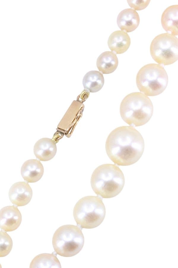COLLIER DE PERLES EN CHUTE — vue 3