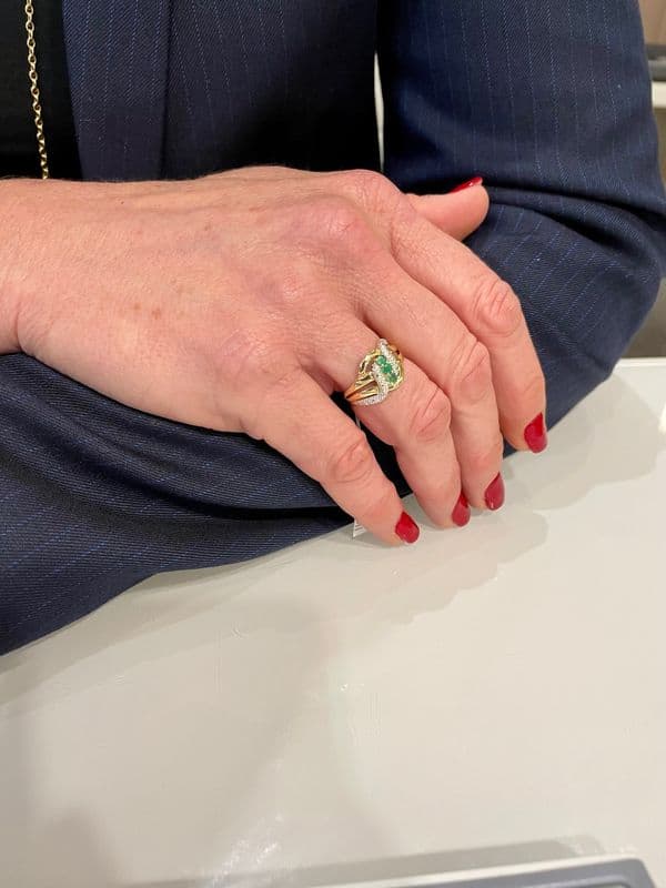 BAGUE ÉMERAUDES ET DIAMANTS — vue 2