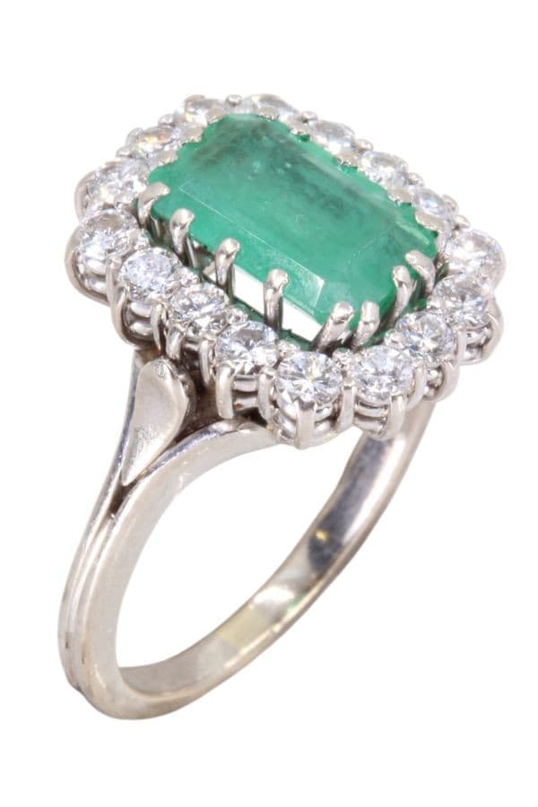 BAGUE MARQUISE ÉMERAUDE ET DIAMANTS — vue 3