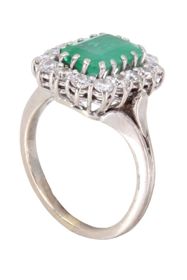 BAGUE MARQUISE ÉMERAUDE ET DIAMANTS — vue 4