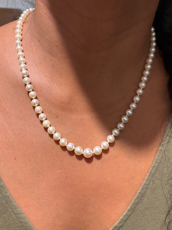 COLLIER DE PERLE EN CHUTE — vue 2