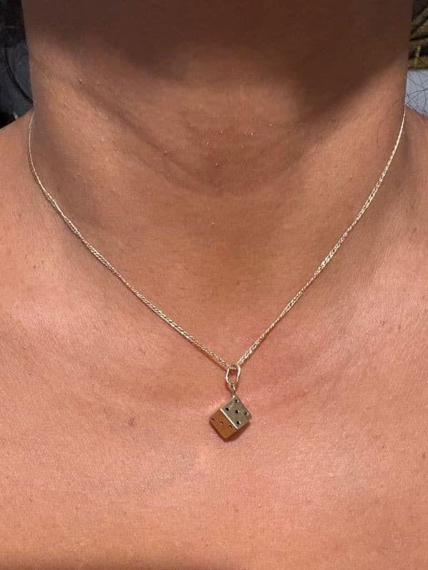 PENDENTIF DÉ — vue 2