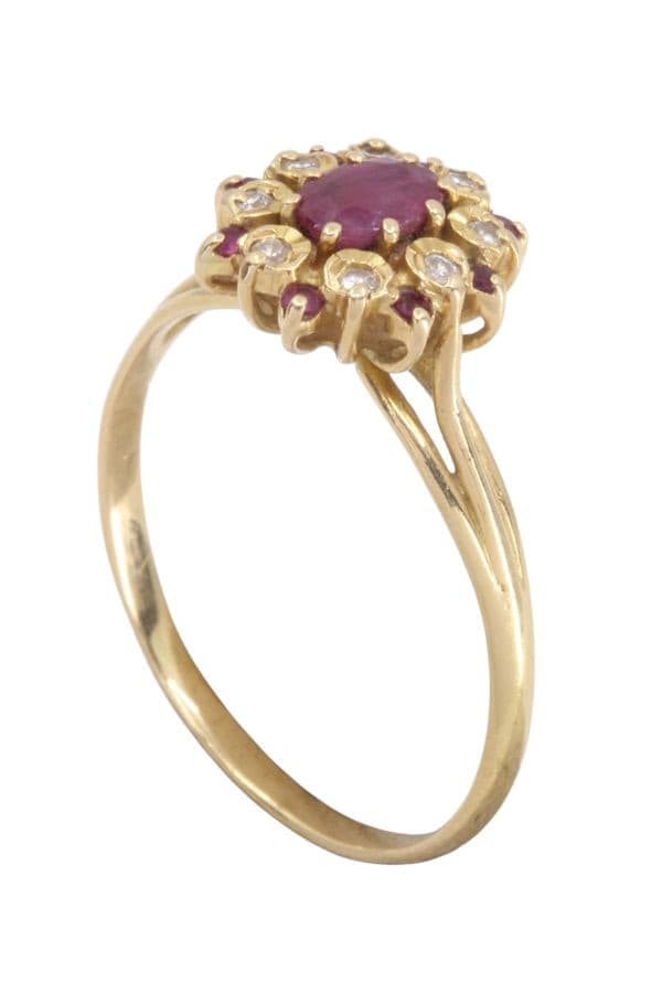 BAGUE MARGUERITE RUBIS ET DIAMANTS — vue 4