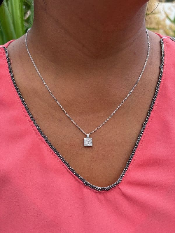 PENDENTIF CARRÉ DIAMANTS — vue 2