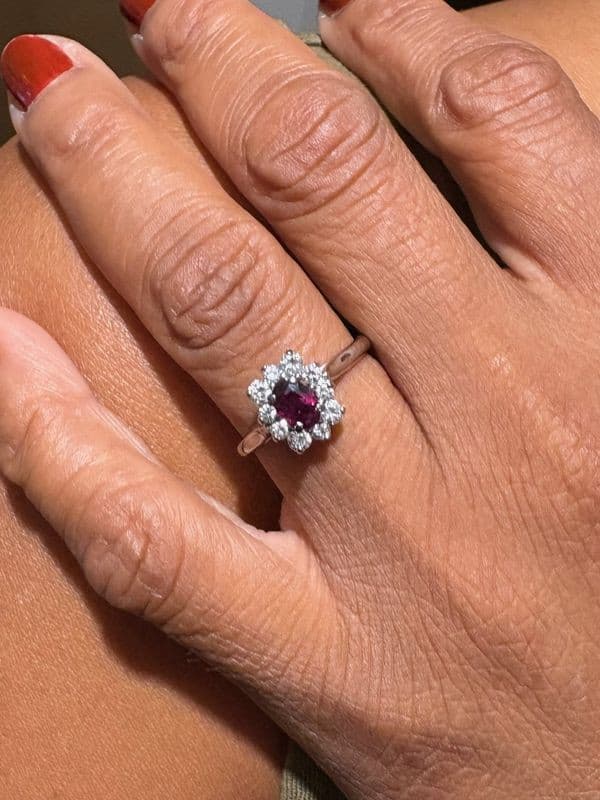 BAGUE MARGUERITE RUBIS ET DIAMANTS — vue 2