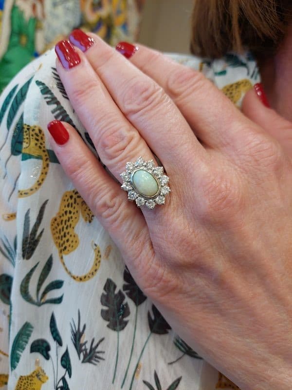 BAGUE OPALE ET DIAMANTS — vue 2