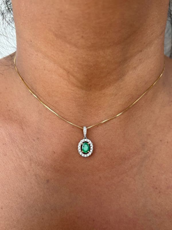 PENDENTIF MARGUERITE ÉMERAUDE ET DIAMANTS — vue 2