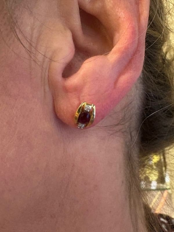 BOUCLES D'OREILLES RUBIS ET DIAMANTS — vue 2