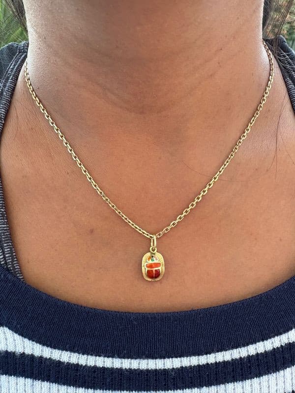 PENDENTIF SCARABÉE ÉMAILLÉ — vue 2