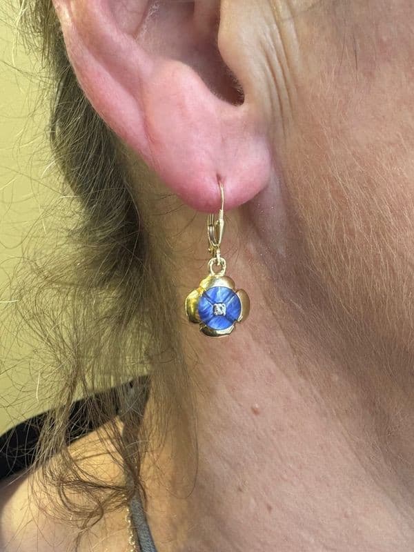 BOUCLES D'OREILLES TRÈFLES DIAMANTS — vue 2