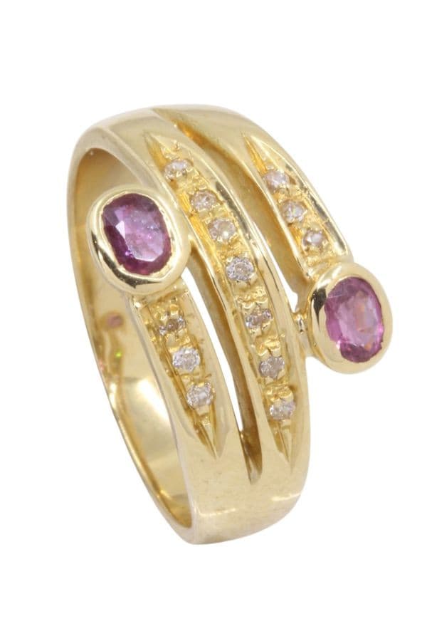 BAGUE MODERNE RUBIS ET DIAMANTS — vue 5