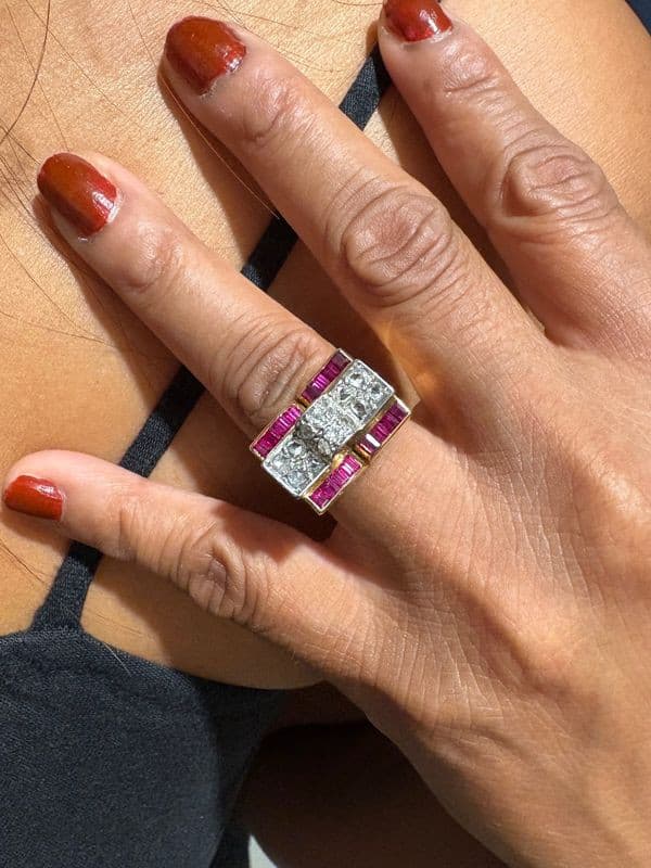 BAGUE TANK RUBIS ET DIAMANTS — vue 2