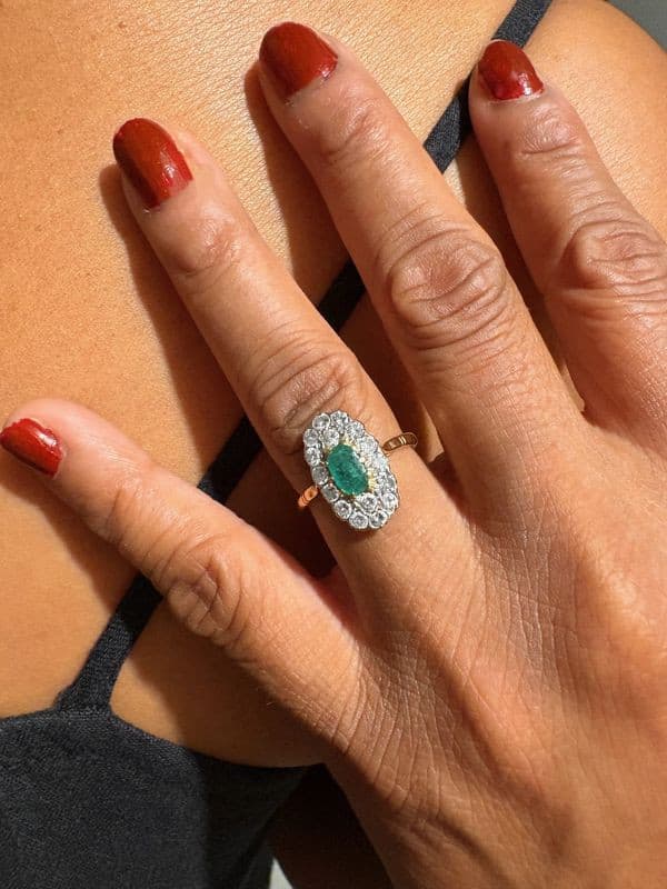 BAGUE ÉMERAUDE ET DIAMANTS — vue 2