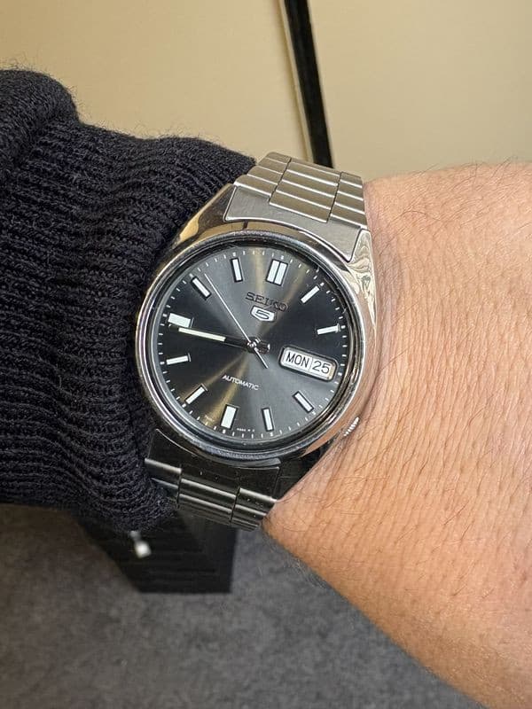 SEIKO 5 — vue 2