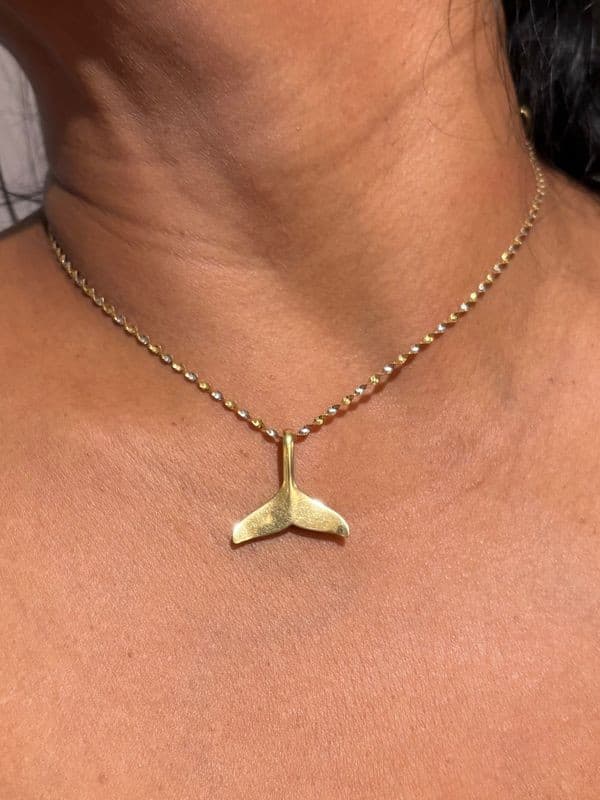 PENDENTIF QUEUE DE BALEINE — vue 2